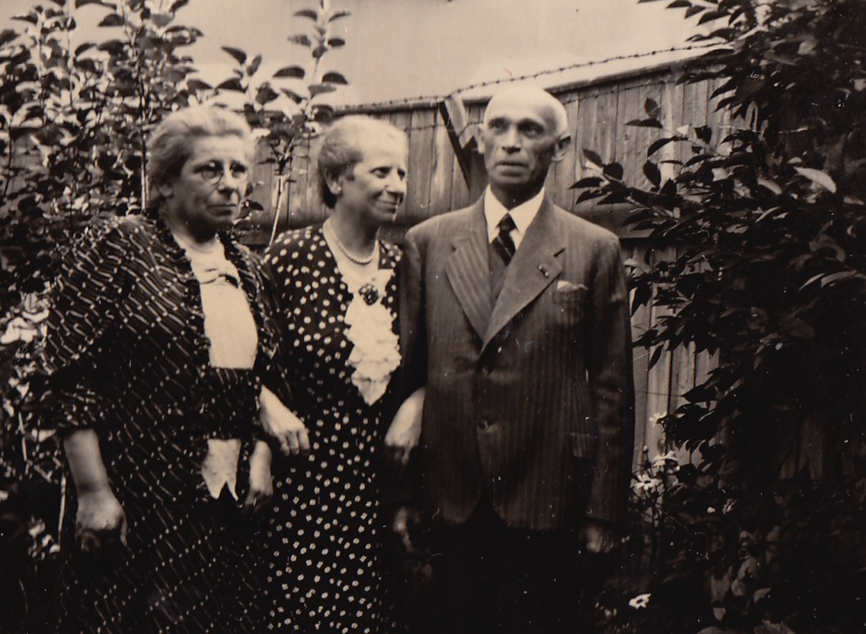 Willy, Mathilde and Nathan Heger, Delmenhorst, summer 1938.