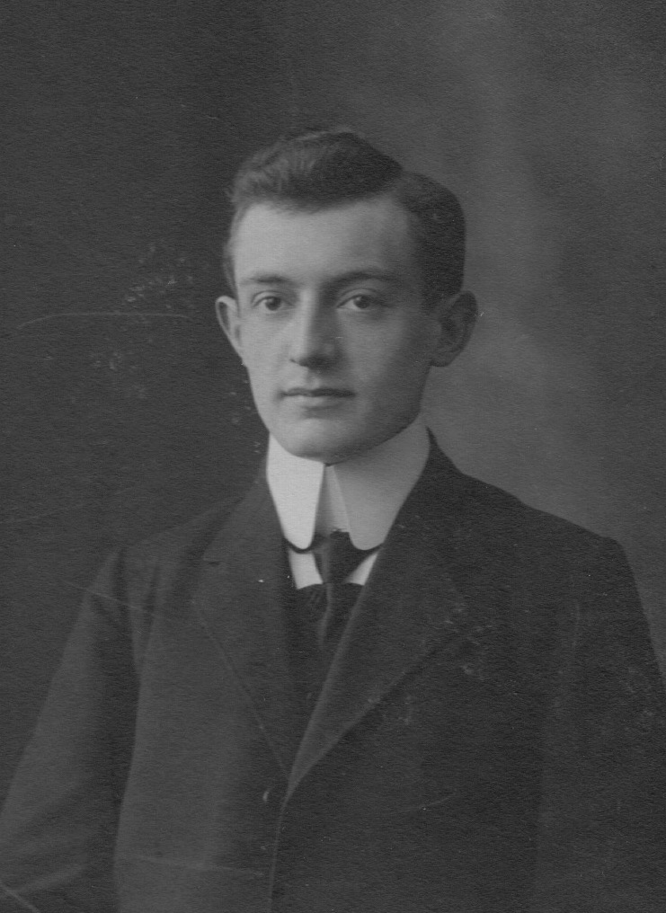 Their son HSJ (Henk) Hugenholtz (1895-1956), director of a sugar factory in Indo-China.