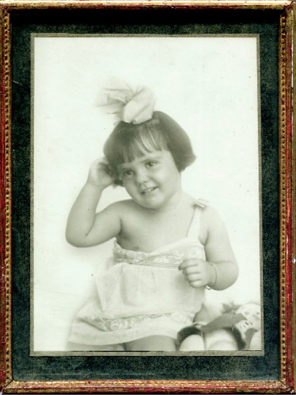 Mathilde Hélène (Tilly) Sonnega-Hugenholtz,  (1924-2013). Daughter of Henk Hugenholtz and Helene de Boer. When her parents separated (before the war), her brother went to England with their mother. She stayed behind in Indo-China.