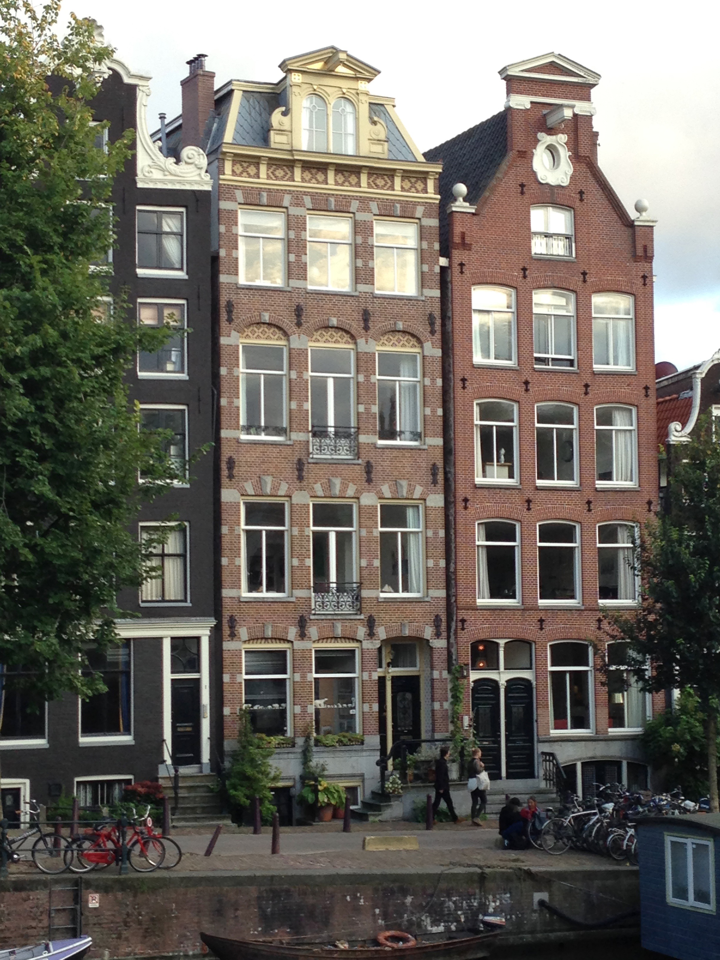 My great grandmother Mathilde Geesink (1865-1942) was born in this beatiful home in Amsterdam (Herengracht 3) (picture 2014). Her parents had bought the property right after their mariage.