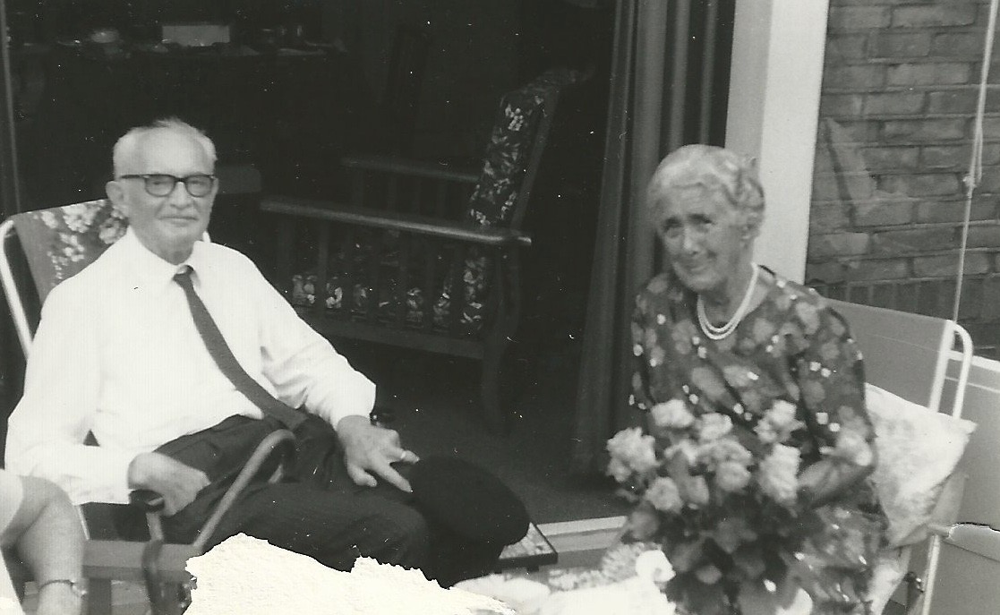 oom Han en tante Esther Hugenholtz-Pouwelsen.