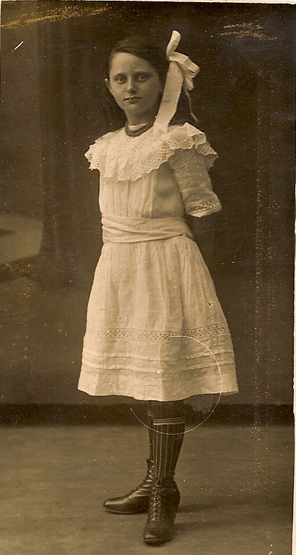 His daughter Rosette Engeländer-Leeuwarden (1901-1942), murdered in Auschwitz.