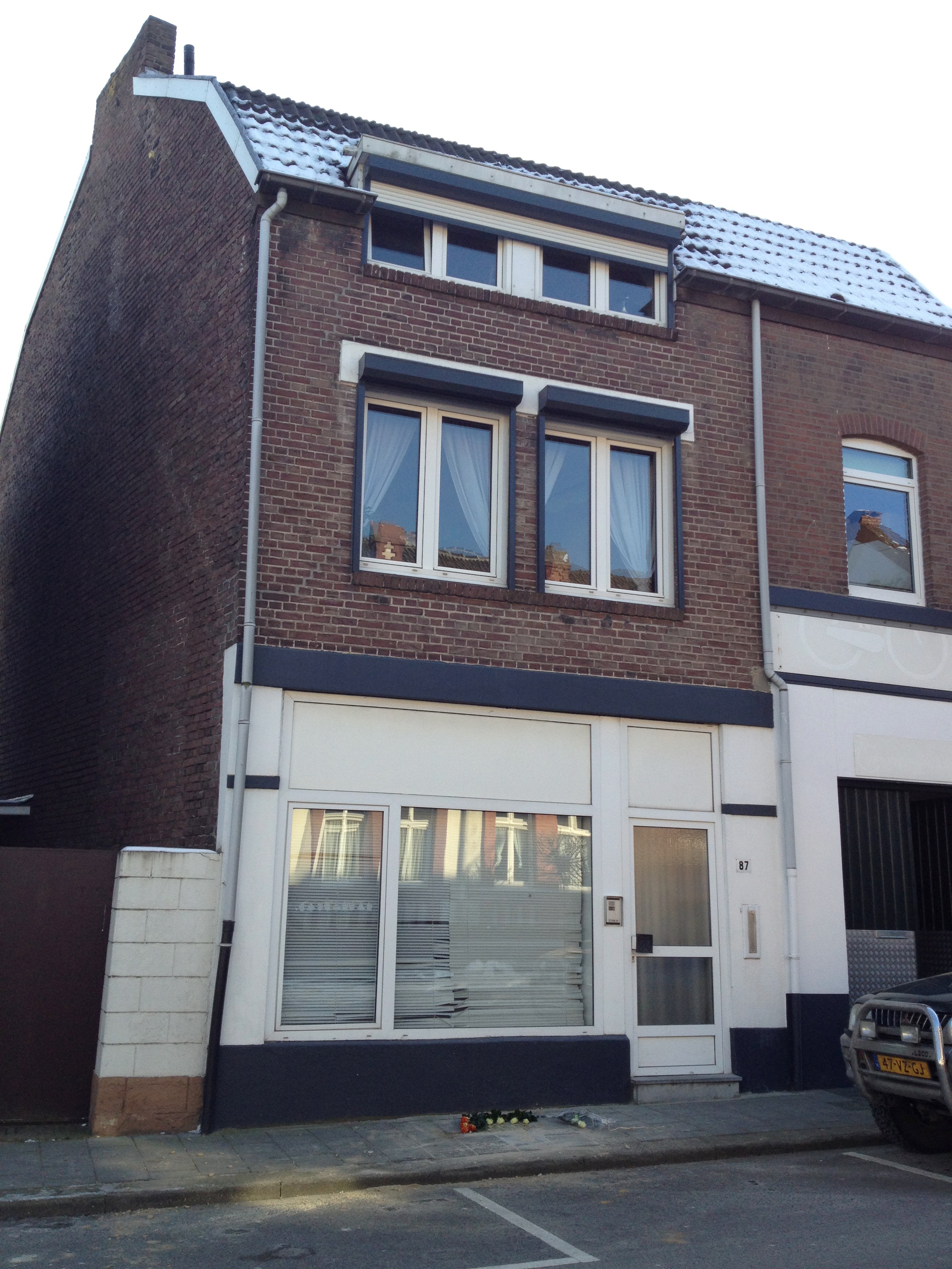 Hun toenmalige woning aan de Laurastraat 89 in Eygelshoven. Voor mij was dit ooit het eerste stukje informatie dat ik terug kon vinden: ik wist waar ze gewoond hadden, maar zelfs niet hun namen. Dit was ook een hele tijd de enige foto die ik op mijn website geplaatst had, met de belofte dat ik mijn best zou doen meer informatie over het gezin boven water te krijgen. 