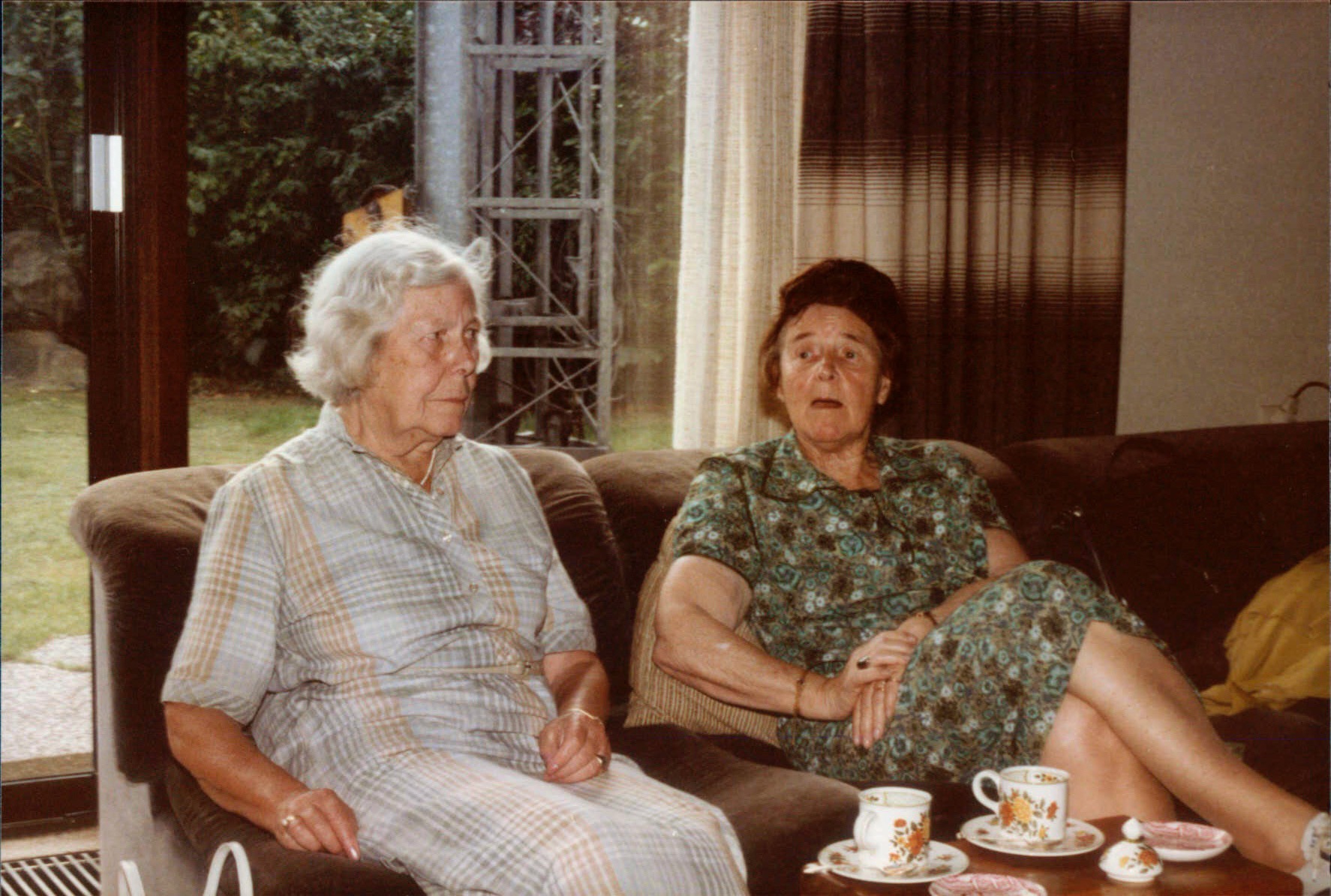 Rose I and Rose II in Bunschoten (NL) 1984 during a visit to my parents.