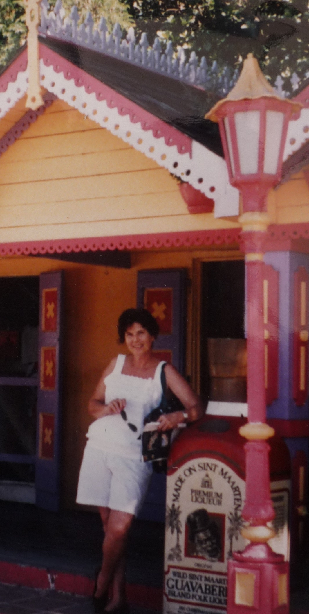 Deze foto van mijn moeder is genomen op het mooie Sint Maarten (Caribische eilenden); ongeveer een week voor haar overlijden.