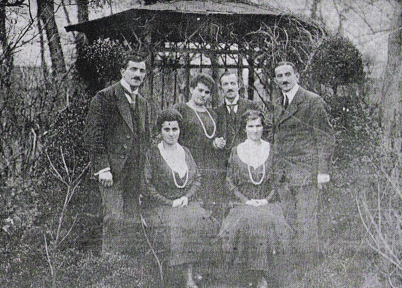 Mariage of three Levy brothers with three Simon sisters: Setterich (D), 1920. My grandmother Rose Hugenholtz-Lehmkuhl (1905-1992) was maid of honor.